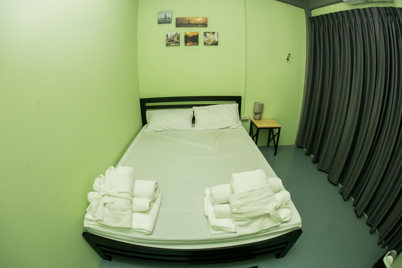 Samsen 8 Hostel Bangkok Exterior photo