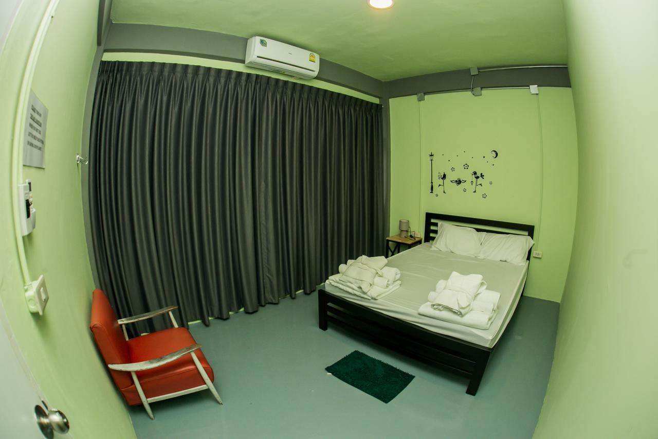 Samsen 8 Hostel Bangkok Exterior photo